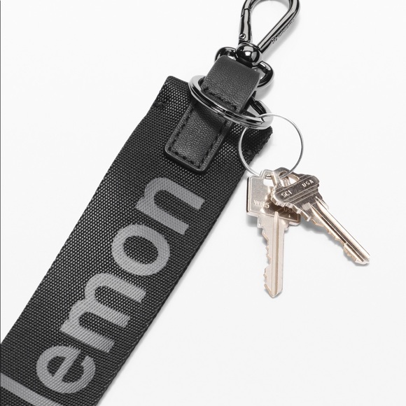 🔑 Last One!  NWT Original Lululemon Never Lost Keychain - Picture 2 of 3